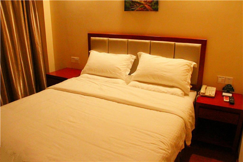Greentree Inn Sanya He Ping Street Hotel Kamer foto
