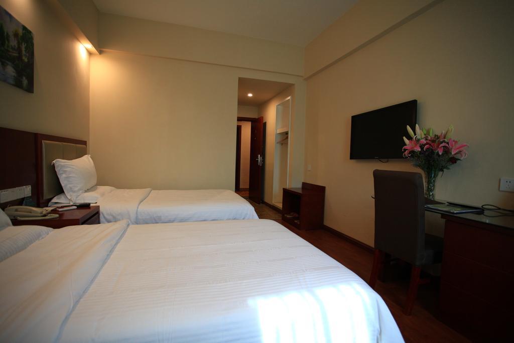 Greentree Inn Sanya He Ping Street Hotel Kamer foto