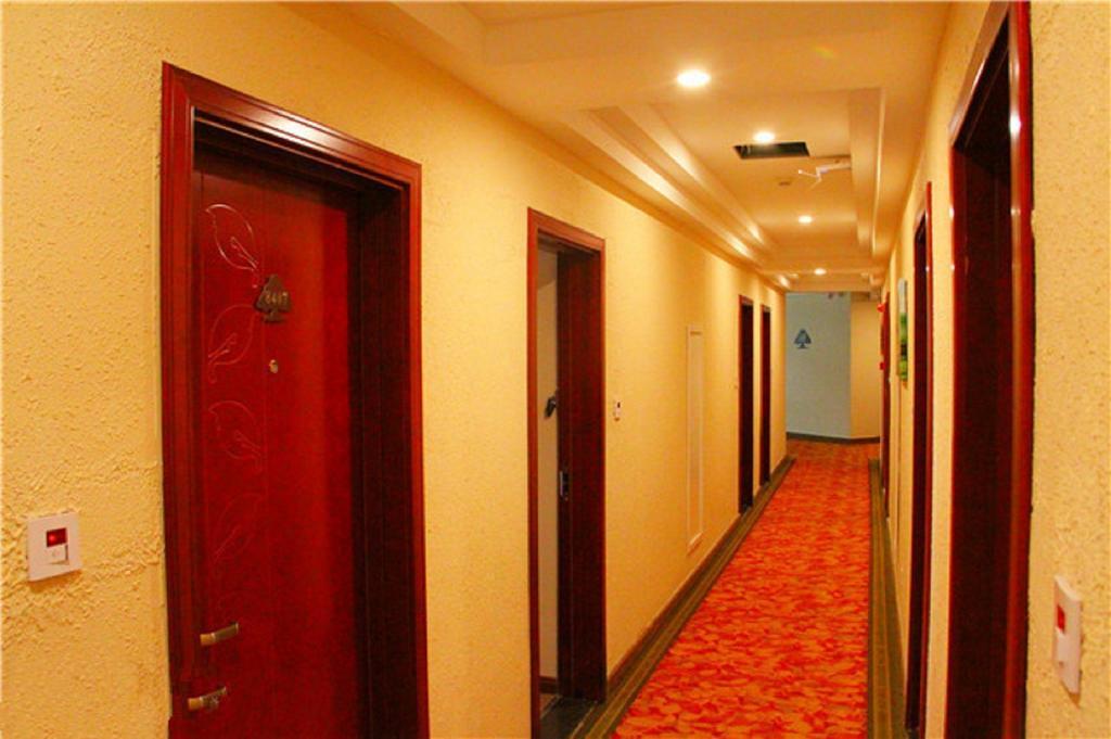 Greentree Inn Sanya He Ping Street Hotel Buitenkant foto